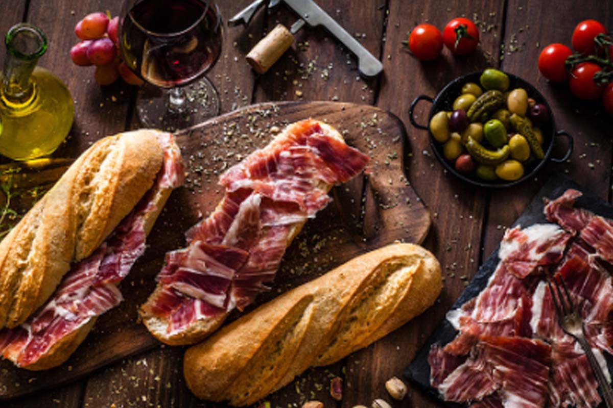 ¿Cuáles son los beneficios de comer jamón ibérico?