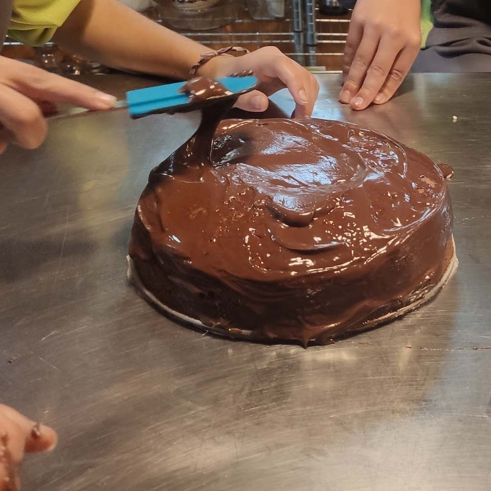 El chocolate y técnicas de cobertura -taller de repostería inicial 