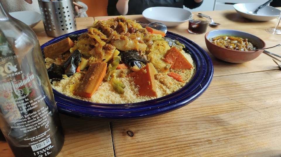 COUS COUS al estilo marroquí, vermuth y tapas